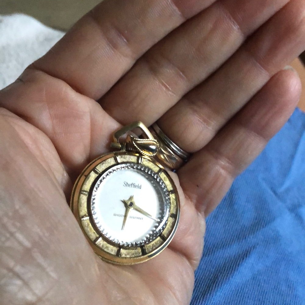 Woman vintage watch/pendant